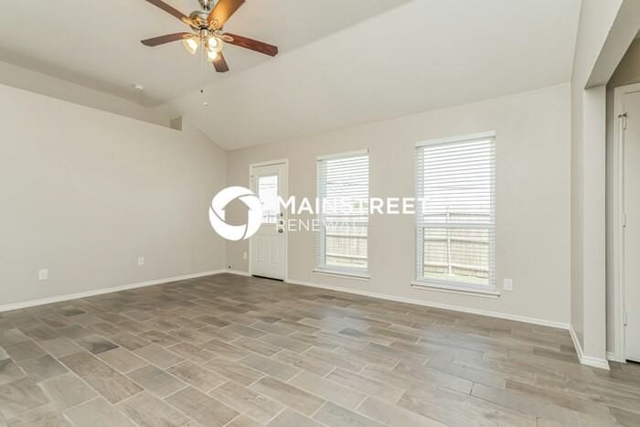 934 Simon Dr - Photo 2 of 16