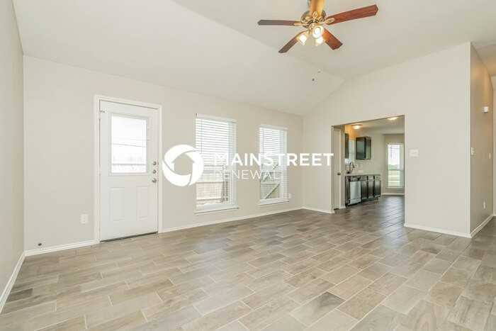 934 Simon Dr - Photo 3 of 16