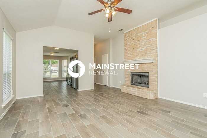 934 Simon Dr - Photo 4 of 16