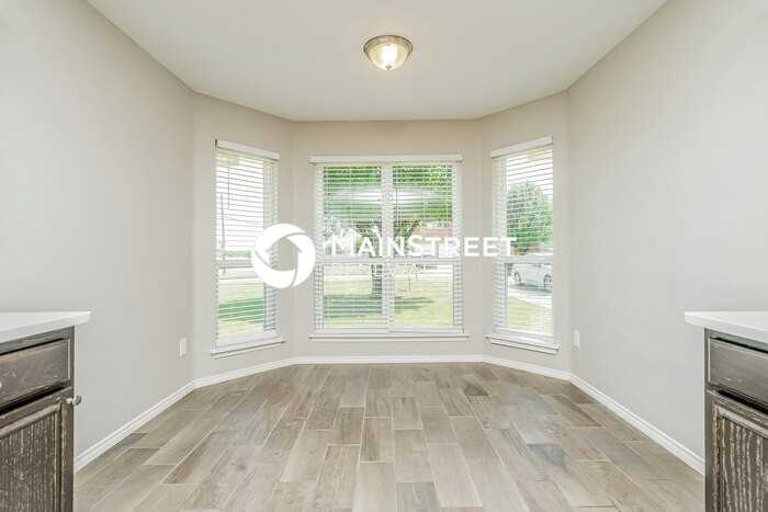 934 Simon Dr - Photo 5 of 16