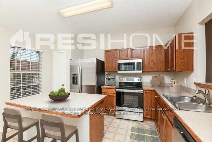 8020 Whitney Ln - Photo 3 of 18
