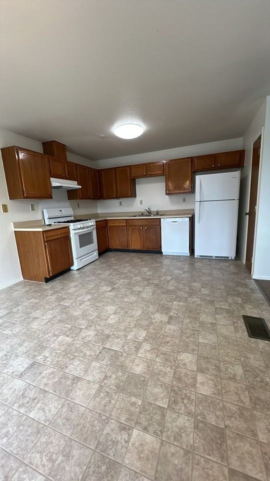 285 Dunn Ct - Photo 3 of 9