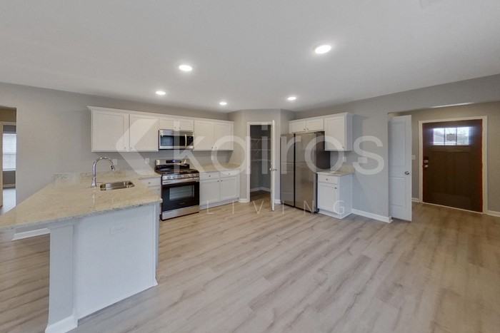 386 Angela St - Photo 6 of 21