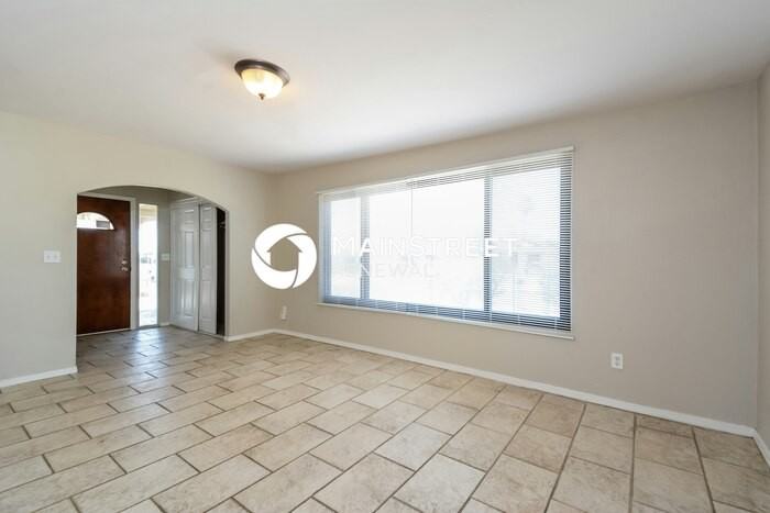 223 W Mossman Rd - Photo 3 of 16