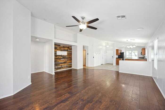 10234 W Veliana Way - Photo 4 of 18