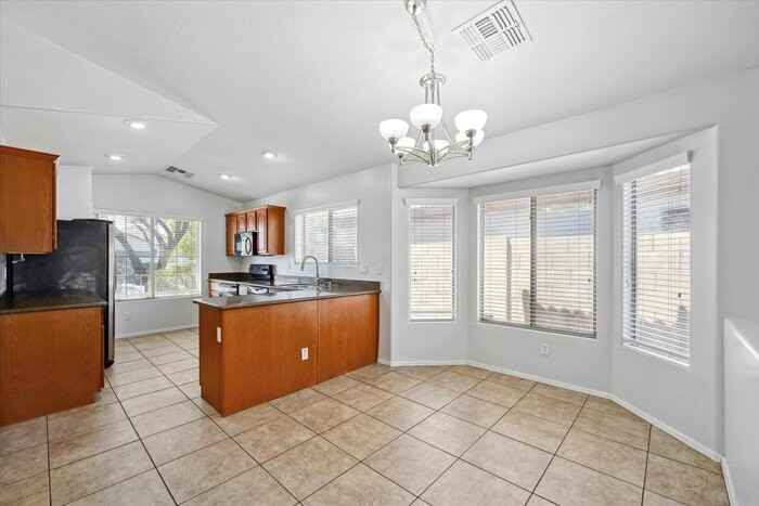 10234 W Veliana Way - Photo 5 of 18