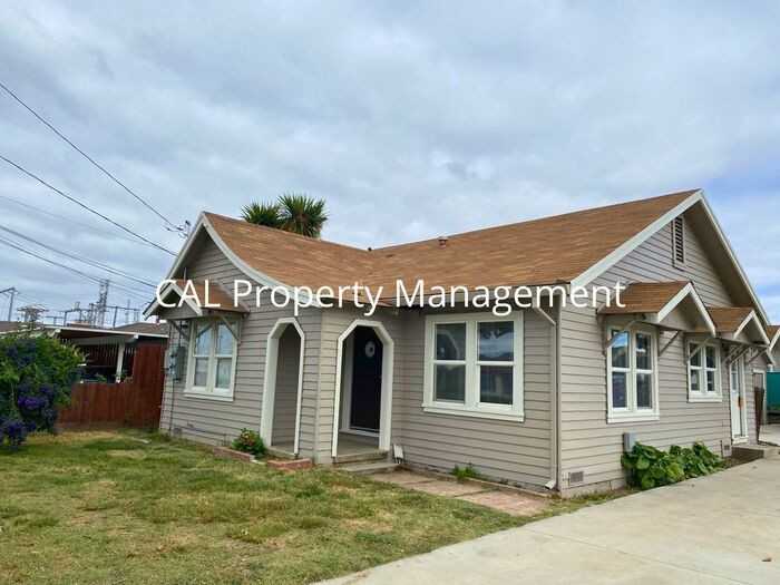 324 N 2nd St #B - Photo 2 of 17