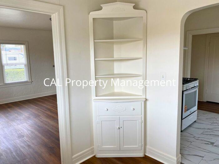 324 N 2nd St #B - Photo 5 of 17