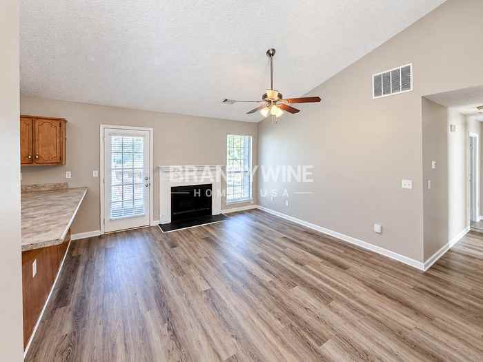 1945 Banks Way - Photo 4 of 22