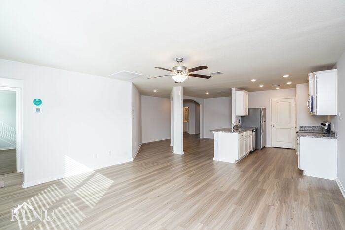 25318 Shadowdale Dr - Photo 4 of 18