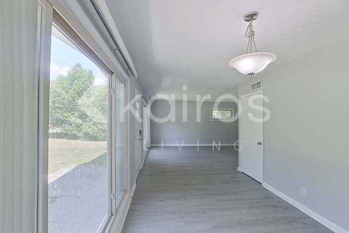 1008 Woodburn Dr - Photo 4 of 24