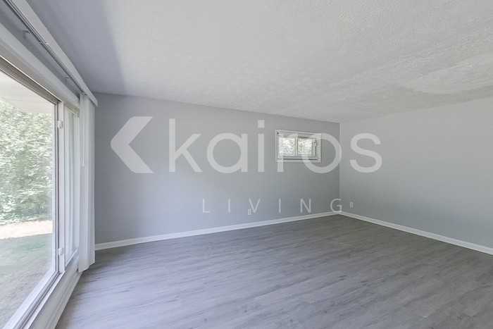 1008 Woodburn Dr - Photo 5 of 24