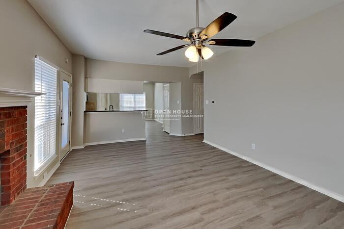 1421 Mapleview Dr - Photo 4 of 23
