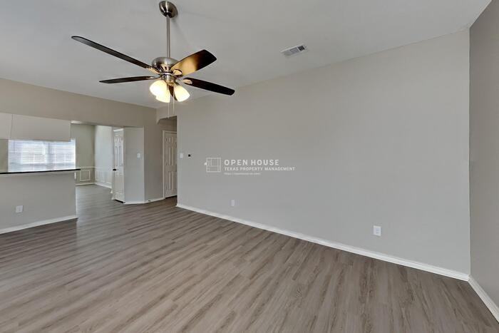 1421 Mapleview Dr - Photo 5 of 23