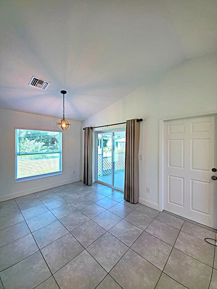 3614 Nw 43rd St - Photo 2 of 15