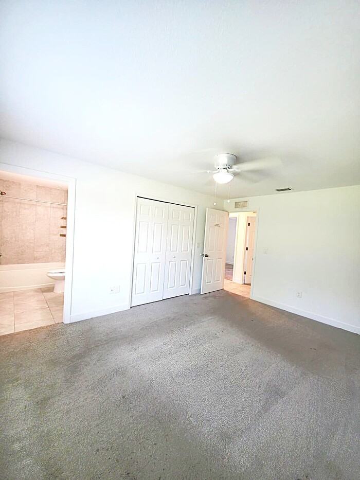 3614 Nw 43rd St - Photo 3 of 15