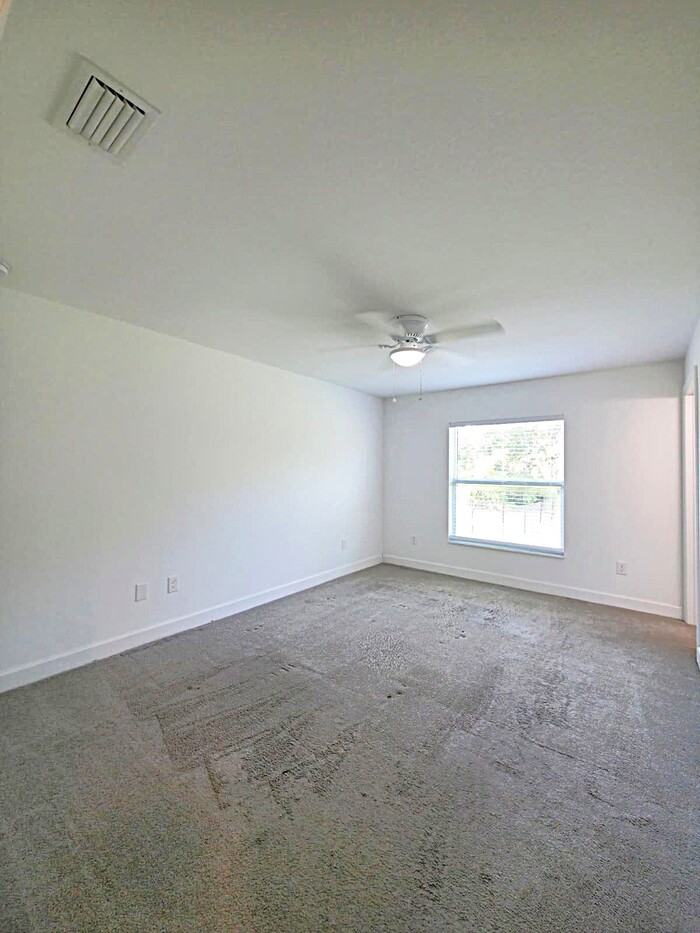3614 Nw 43rd St - Photo 4 of 15