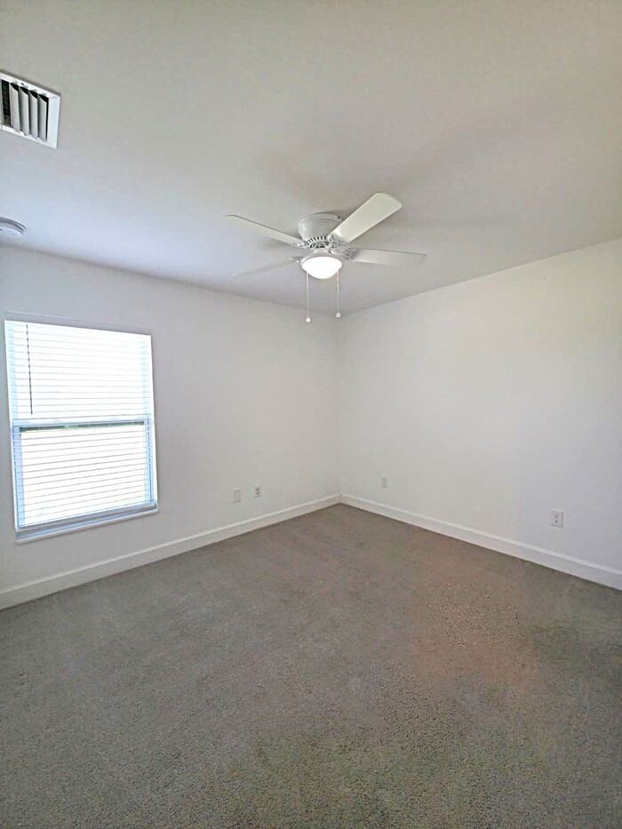 3614 Nw 43rd St - Photo 5 of 15