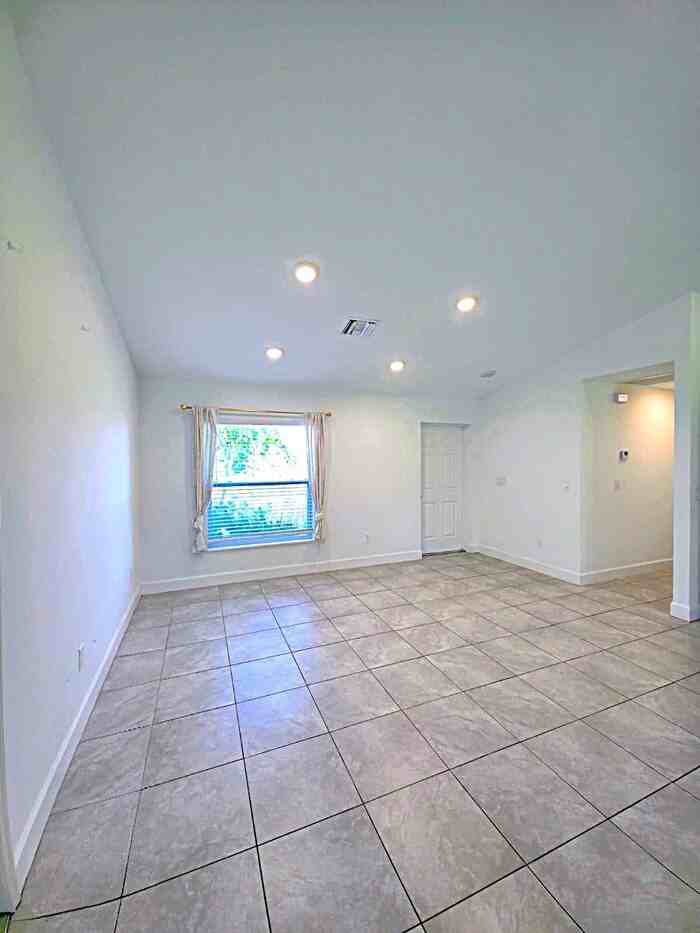 3614 Nw 43rd St - Photo 7 of 15