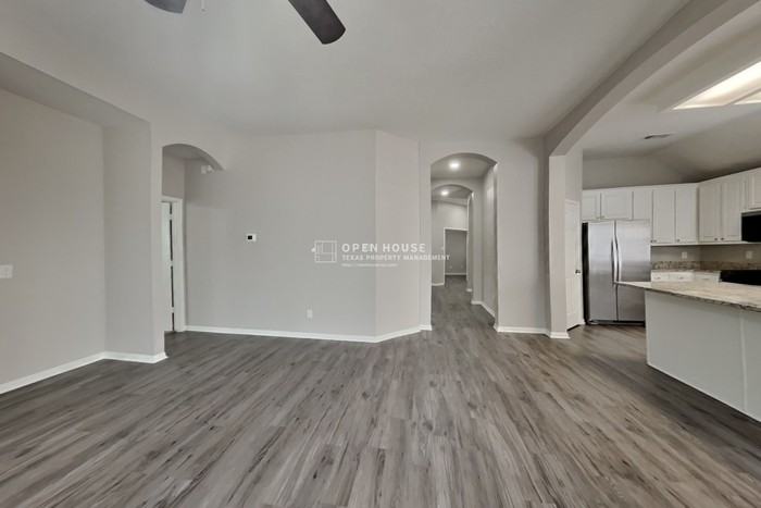 2606 Spring Chase Dr - Photo 5 of 20