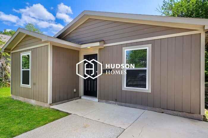 1307 Polk St - Photo 3 of 14