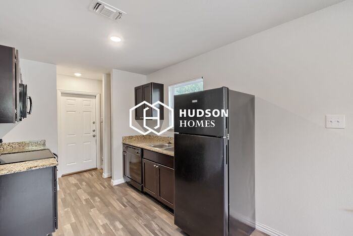 1307 Polk St - Photo 5 of 14