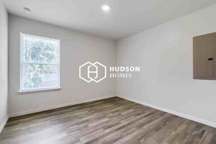 1307 Polk St - Photo 7 of 14