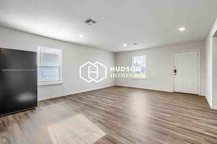 1646 Elizabeth Ave - Photo 4 of 14
