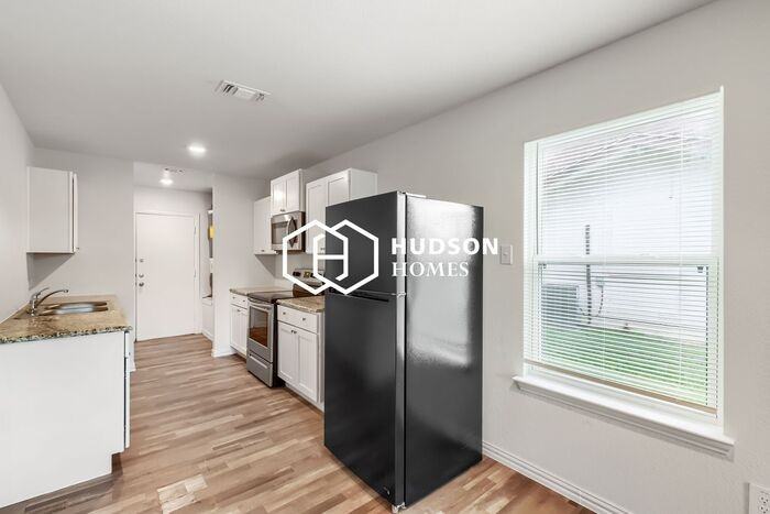 1646 Elizabeth Ave - Photo 5 of 14
