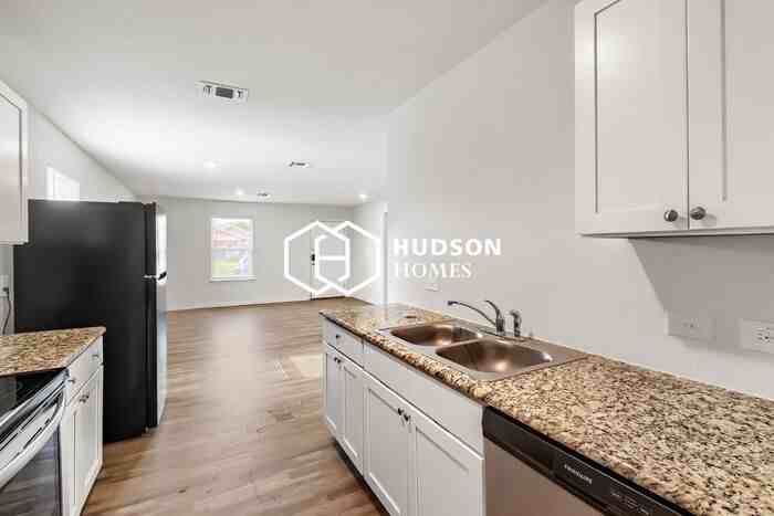 1646 Elizabeth Ave - Photo 6 of 14