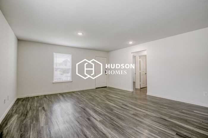 2407 N Glass Ave - Photo 3 of 14