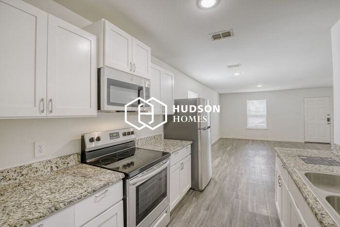 2407 N Glass Ave - Photo 6 of 14