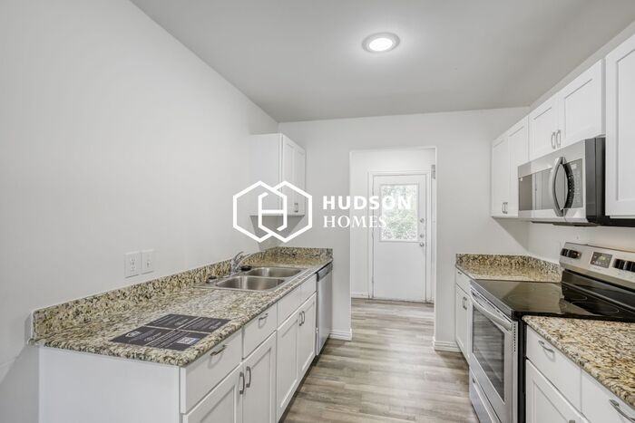 3105 W Rose St - Photo 5 of 14