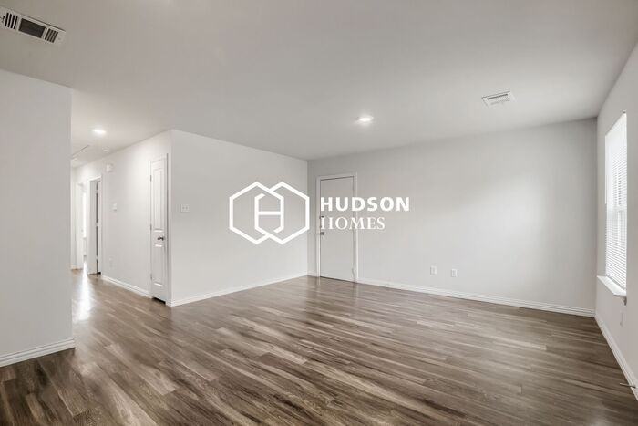 803 W French Ave #B - Photo 4 of 14