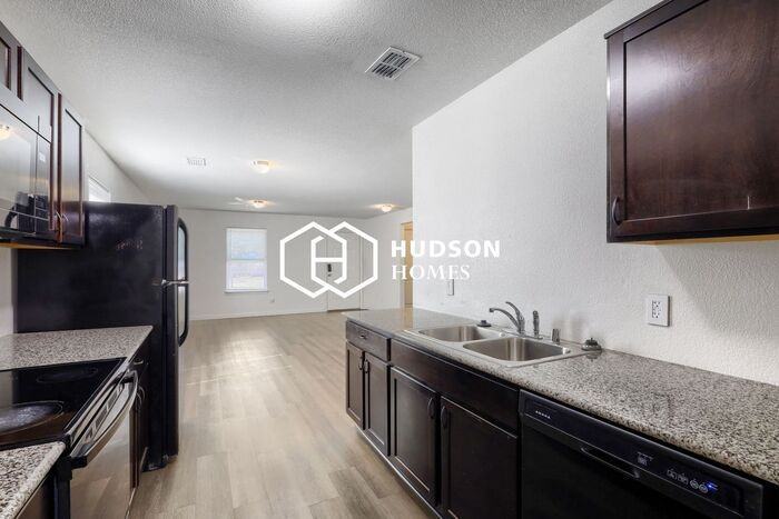 2708 Birmingham Ave - Photo 6 of 14