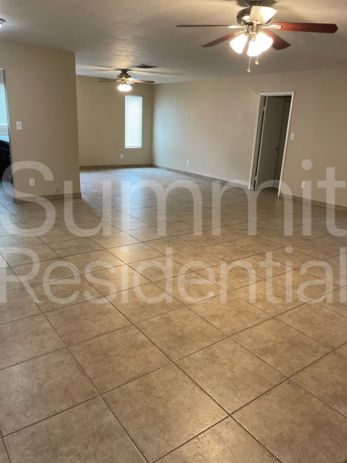 2162 W Plata Ave - Photo 3 of 22
