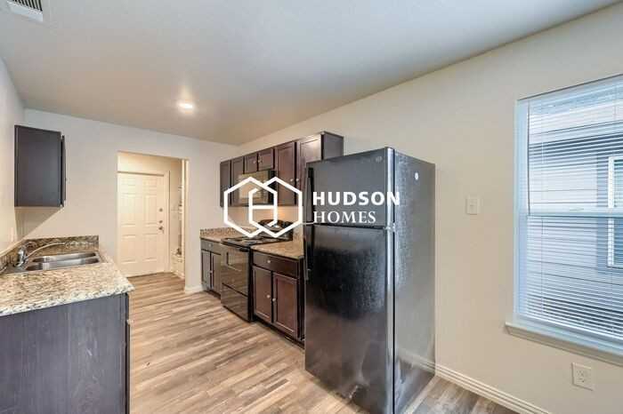 5836 Oakdale Dr - Photo 5 of 14