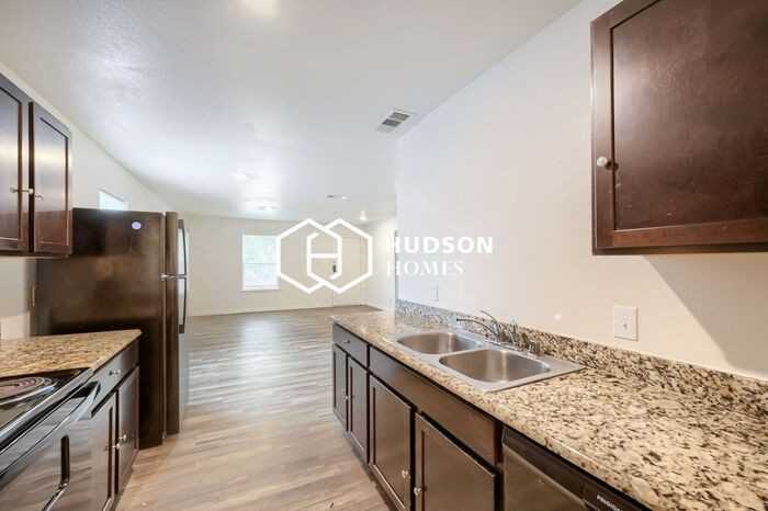 5836 Oakdale Dr - Photo 6 of 14