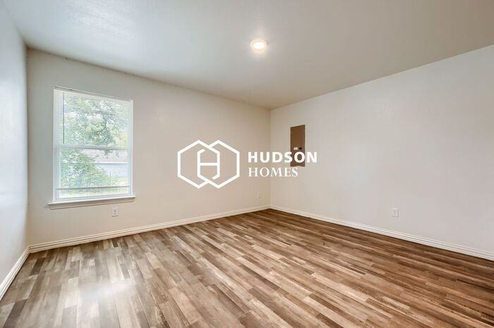 5836 Oakdale Dr - Photo 7 of 14