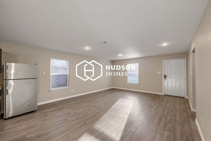 16163 Pine Meadow Ln - Photo 3 of 14