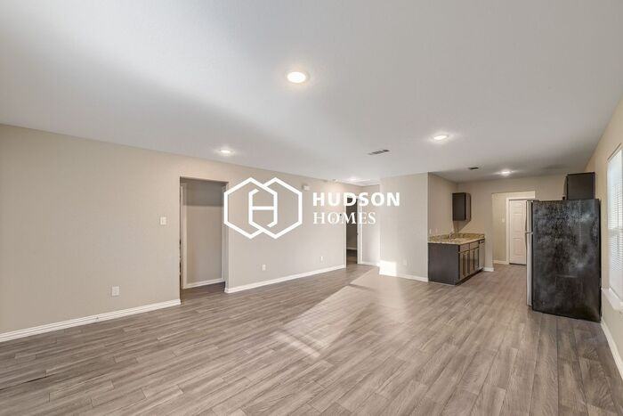 16163 Pine Meadow Ln - Photo 5 of 14