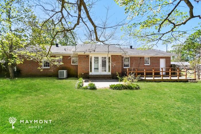 2085 Idlewood Dr - Photo 2 of 3