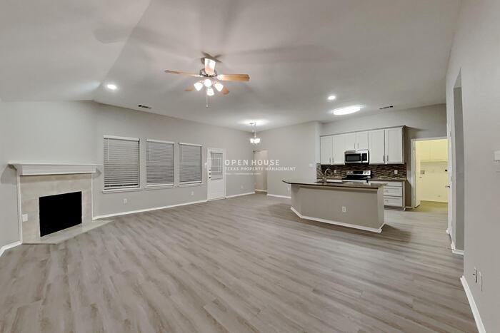 426 Fireberry Dr - Photo 4 of 20