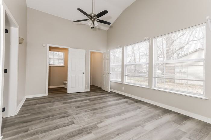 142 Randall Dr - Photo 4 of 11