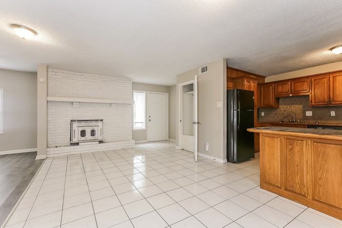 142 Randall Dr - Photo 5 of 11