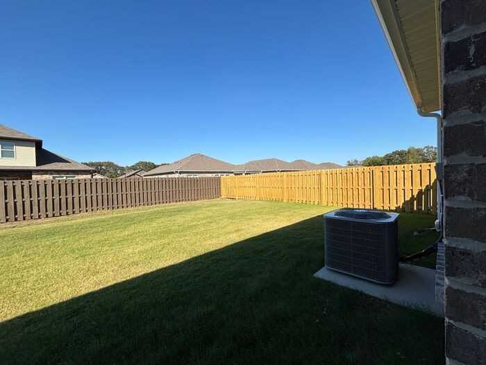 211 Crane Hollow Ln - Photo 2 of 50