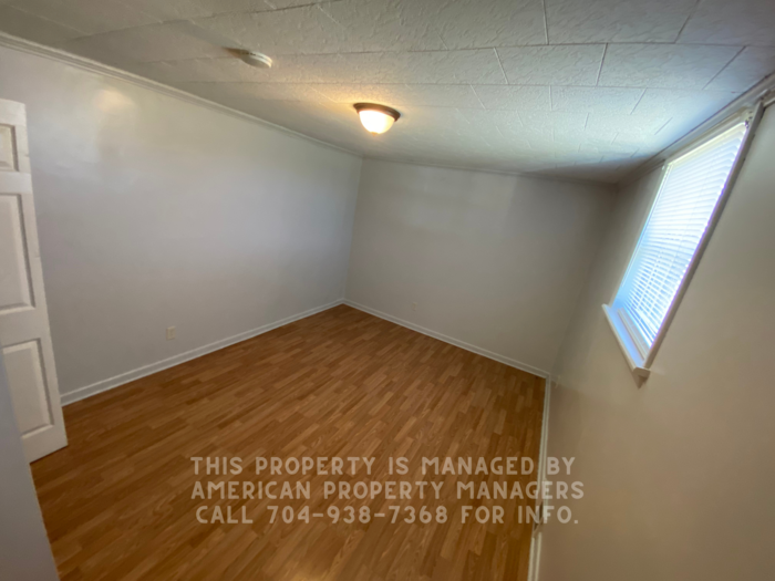 1904 Glenwood St #B - Photo 4 of 7