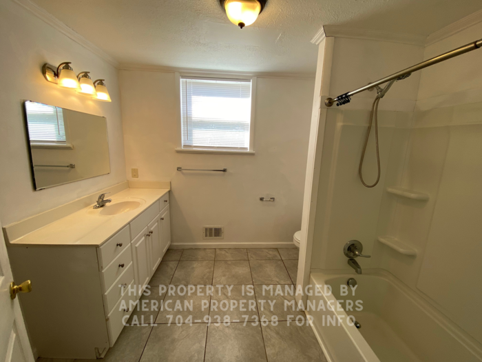 1904 Glenwood St #B - Photo 6 of 7