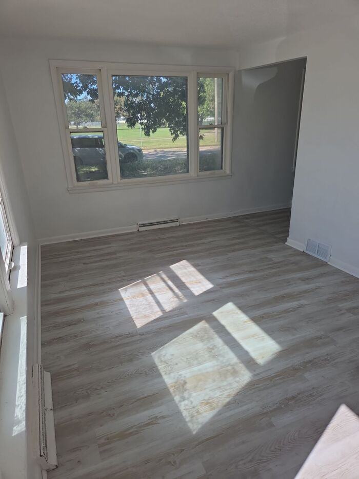 940 Ne Poplar St - Photo 5 of 8