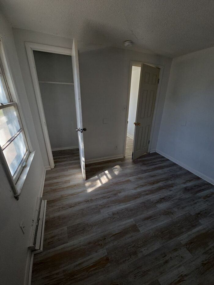 940 Ne Poplar St - Photo 7 of 8
